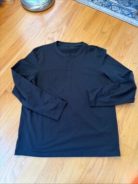 LULULEMON Men’s Black 5 year basic Long Sleeve Henley Shirt size M/L